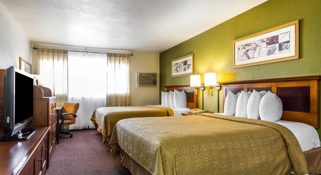 Четырёхместный номер Standard Auburn House Hotel