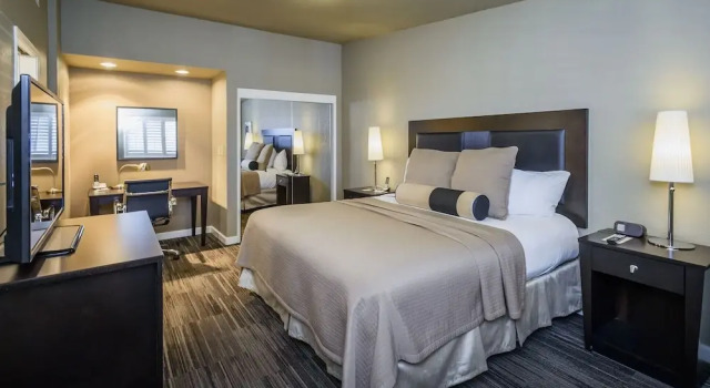 Люкс Executive c 1 комнатой Lions Gate Hotel