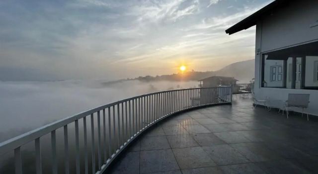 Двухместный номер Deluxe с балконом The Summit Kandy