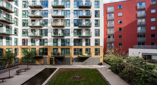 2 Bedroom Apartment With Balcony, Varaa Huoneisto Asunnot kohteessa Merseyside, Huoneisto