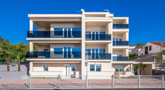 Gorgeous Home With Swimming Pool, Hot Tub & Sea View, Prenota Hotel Hotel 3 stelle a Dramalj, 3*