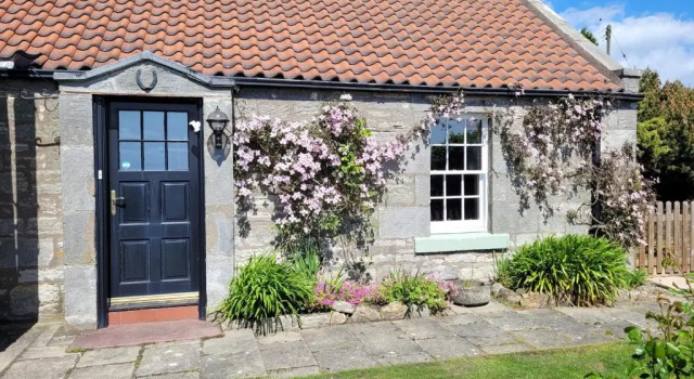 Loanhead cottage, Buchen Sie Ferienhaus Hotels in Schottland mit Parkplatz, Parkplätze