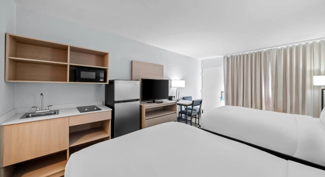 Suburban Studios Daytona Beach - Speedway, Забронировать Отель Дейтона-Бич Daytona Beach Area, рядом с Клуб собаководства и покер-рум Дейтона Бич