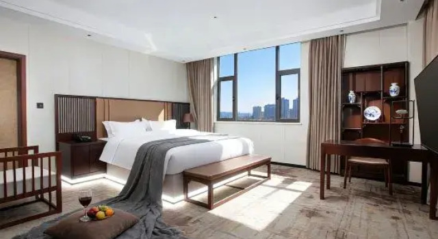 Четырёхместный люкс Deluxe Ramada Encore by Wyndham Linqu Downtown
