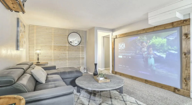 5BD Dog Friendly Family Getaway Near Downtown!, Забронировать Дом для отпуска Отели в центре Колорадо-Спрингса, в центре