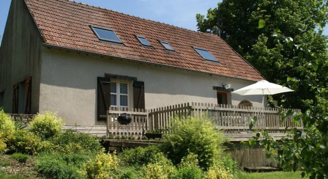 Fantastic Holiday Home With Large Garden in Cultural Surroundings of Saint-ay, Rezerwuj Hotel  