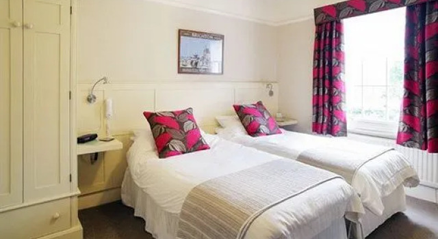 Crossways Hotel, Забронировать Отель Полгейт South Downs