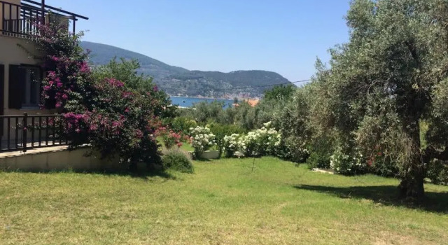 Emilia House ,private yard, 1 km to town, sleeps 4