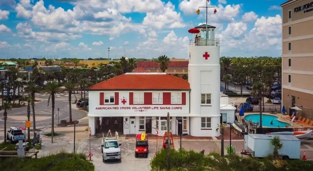 Seventh Seas half mile to the beach pet friendly Near to the Mayo Clinic - UNF - TPC Sawgrass - Convention Center - Shopping Malls - Under 3 Hours from DISNEY, Забронировать Отель Джексонвилл-Бич Jacksonville Coast, рядом с Times Square Plaza