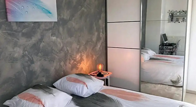 Angelina, Boek Hotel  