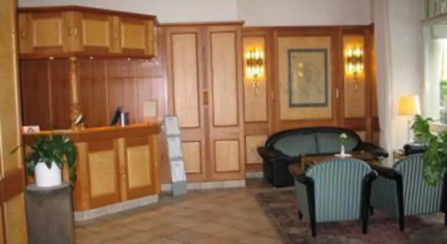 Römischer Kaiser, Забронировать Отель Отели Трира 3 звезды, рядом с Thermen am Viehmarkt, 3*