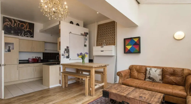 Bright & Spacious 2 Bed w/ Terrace near City Centre