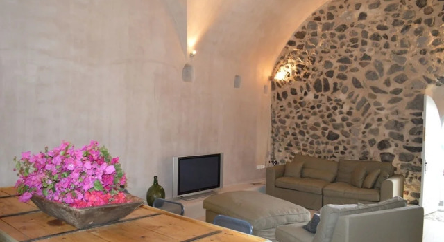 Pyrgos Old winery villa