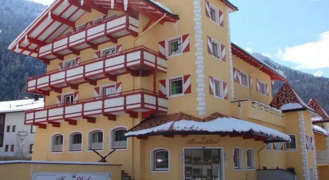 Hotel Garni Alpenschlössl, Забронировать Отель Отели Майрхофен с бассейном, рядом с Горнолыжный подъемник Ахорн, Бассейн