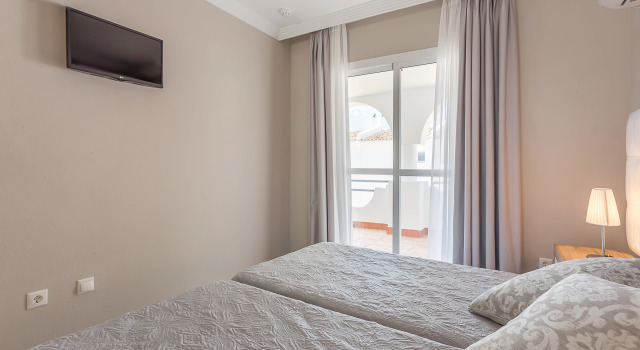 Marbella Resort 8, Забронировать Курортный отель Марбелья Коста-дель-Соль, рядом с Пристань для яхт Кабопино