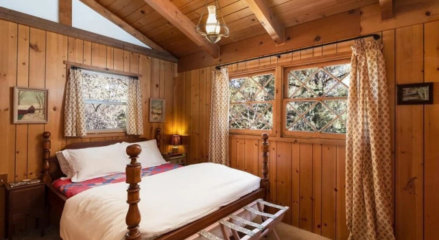 056 - Beaumont Hideaway, Забронировать Отель Отели в центре Биг-Бэар-Сити, в центре