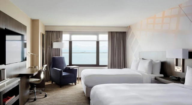 Четырёхместный номер Executive San Francisco Airport Marriott Waterfront