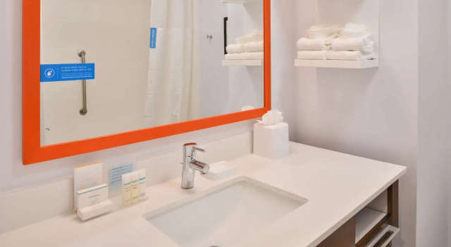 Четырёхместный номер Standard Hampton Inn Statesville