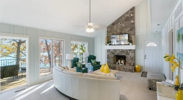 2 Lakefront Homes: Wide Decks, Great View, Prenota Casa vacanze Hotel a Missouri con parcheggio, Parcheggio