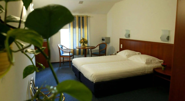Golf de Saint Junien, Rezerwuj Hotel Hotele w Haute-Vienne z basenem, Basen