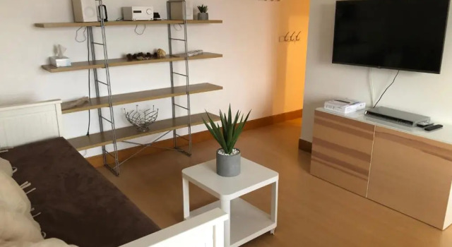 Appartement lumineux, avec balcon, à 200m de la plage