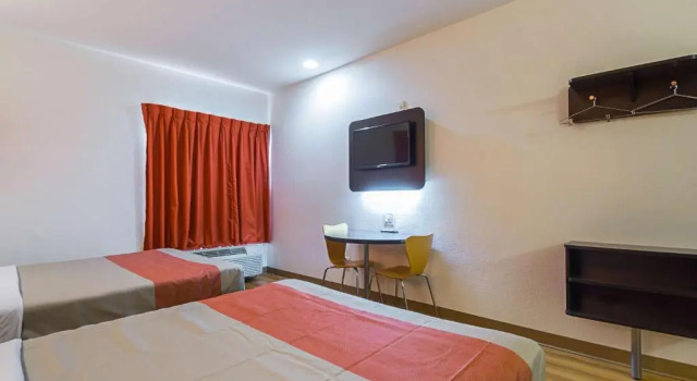 Четырёхместный номер Standard Motel 6 Dallas   Irving DFW Airport South