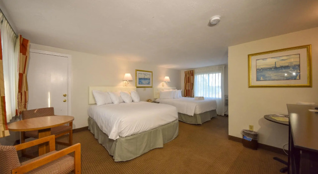 Howard Johnson Inn West Yarmouth, Rezerwuj Hotel Hotele w New England z basenem, Basen
