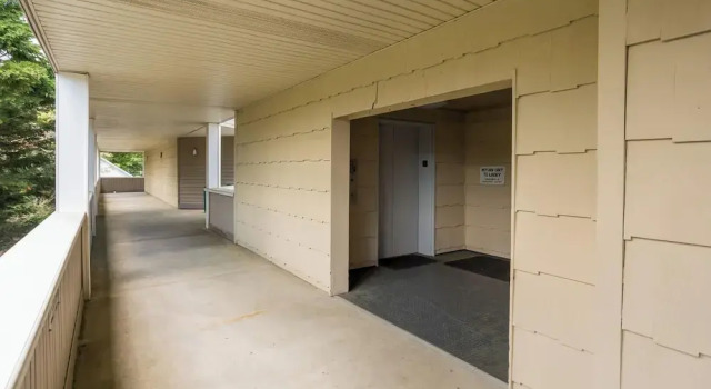 Mariners Court 204