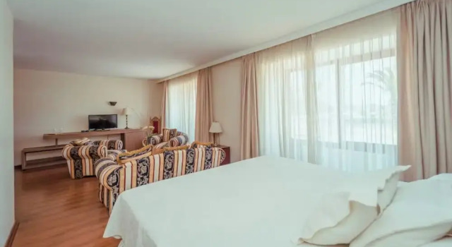 Полулюкс Hotel La Serena Plaza