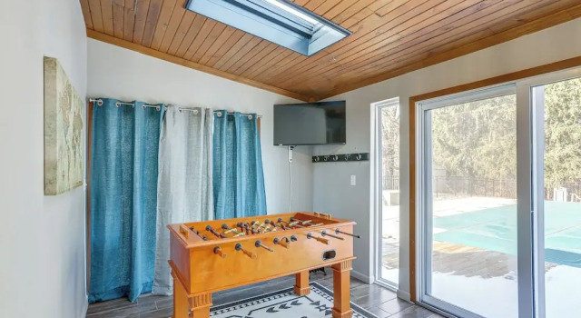 Коттедж с 2 комнатами Cozy Tiffin House w/ Private Pool: 1 Mi to Town!
