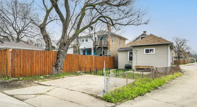 Коттедж Pet Friendly: 8 Mi to Chicago - Fenced Backyard!
