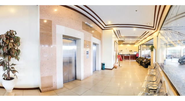 Crowne Garden Hotel