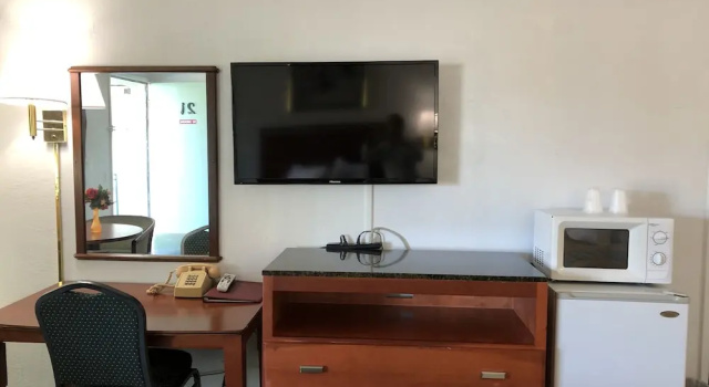 Четырёхместный номер Standard Best Budget Inn