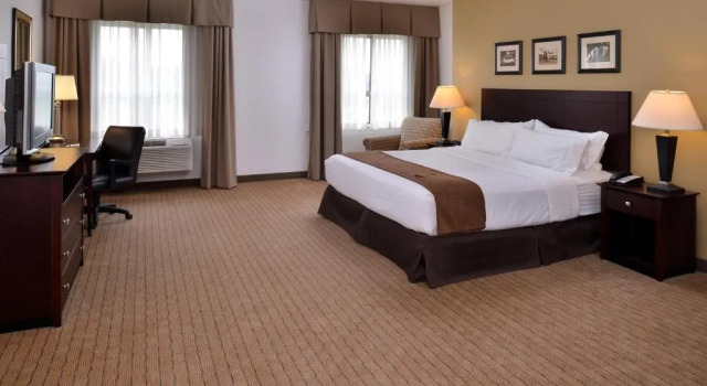 Номер Standard Holiday Inn Madison at The American Center by IHG