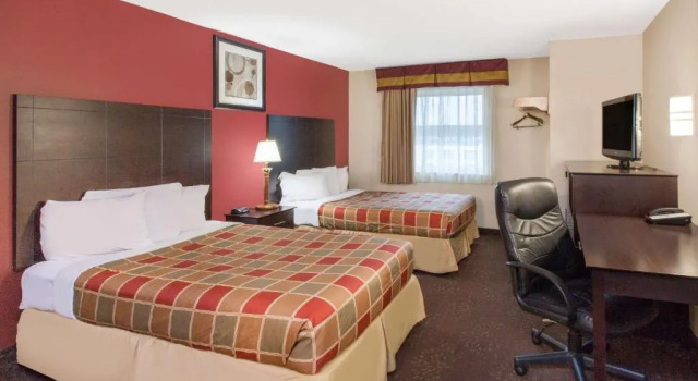 Четырёхместный номер Standard Baymont by Wyndham Detroit Airport/Romulus