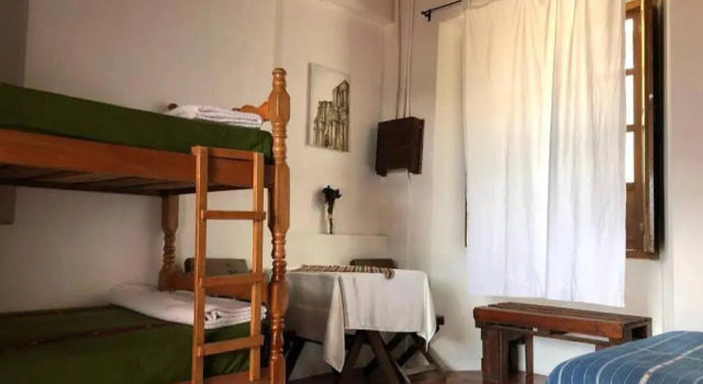 Кровать в общем номере Hostal Antigüeño