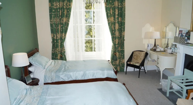 Allt y Rheini Mansion, Book Hotel Cilgerran Glamorgan