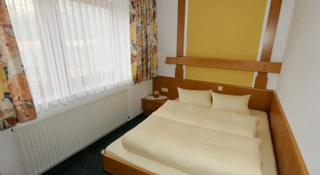 Apart Franzi, Rezerwuj Hotel Hotele w Tyrol z parkingiem, Parking