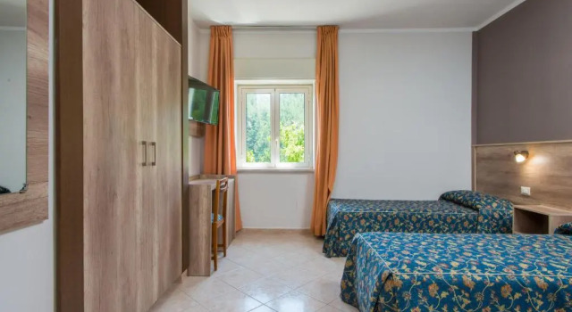 Трёхместный номер Standard Hotel Tasso