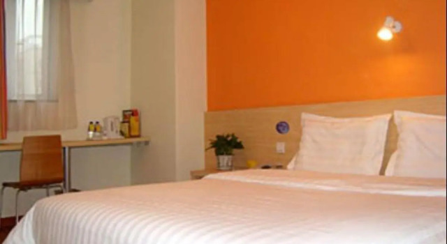 7 Days Inn Gucheng Center, Забронировать Отель Лицзян Юньнань, рядом с Улица Сквер-стрит Древнего города Даянь