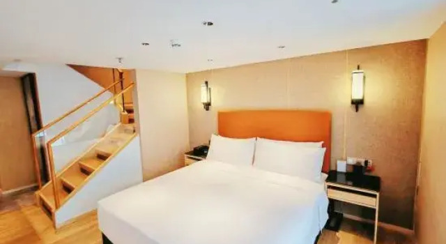 Люкс Executive Joy Holiday Hotel Shenzhen (Luohu Port Huangbeiling Subway Station)