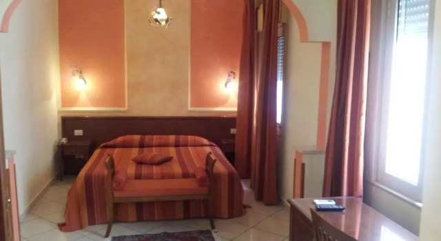 Номер Deluxe George Hotel