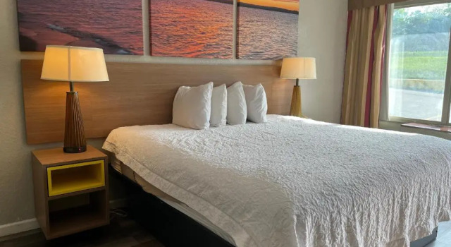 Номер Superior Days Inn & Suites by Wyndham Dayton North