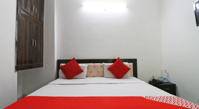 OYO 49486 Star Rooms