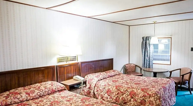 Четырёхместный номер Standard Dutch Treat Motel