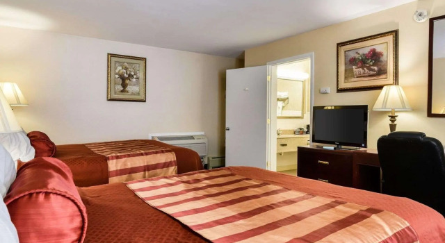 Четырёхместный номер Standard Rodeway Inn