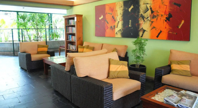 Bay Village Tropical Retreat & Apartments