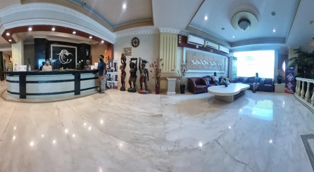 Hotel Le Premiere Papua, Varaa Hotelli Hotellit Jayapura aamiaisella, Aamiainen