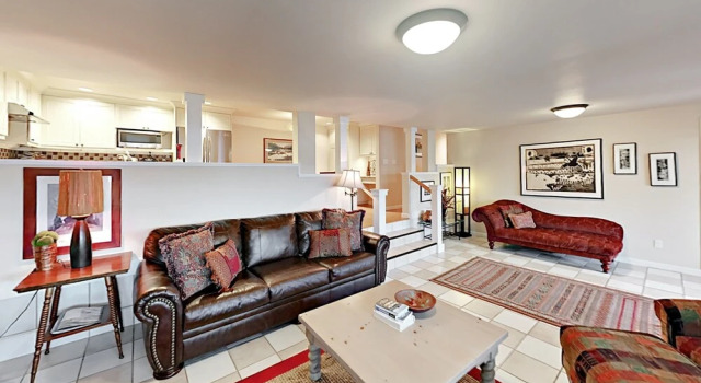 Beautiful 2BR Seattle Lake Apartment by RedAwning
