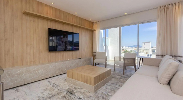 Mar de Fora 205 - Cobertura Duplex - 100 metros da praia de Mariscal - Piscina, Забронировать Отель Бомбиньяс Санта-Катарина